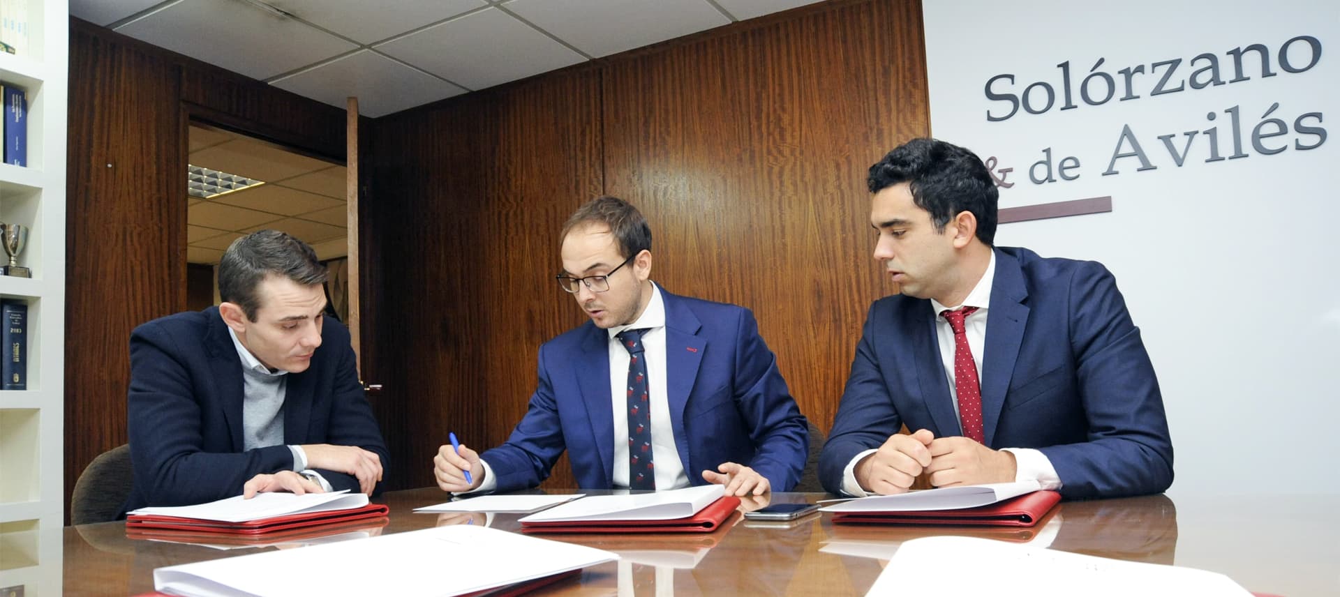 Datos de contacto de Solórzano & De Avilés