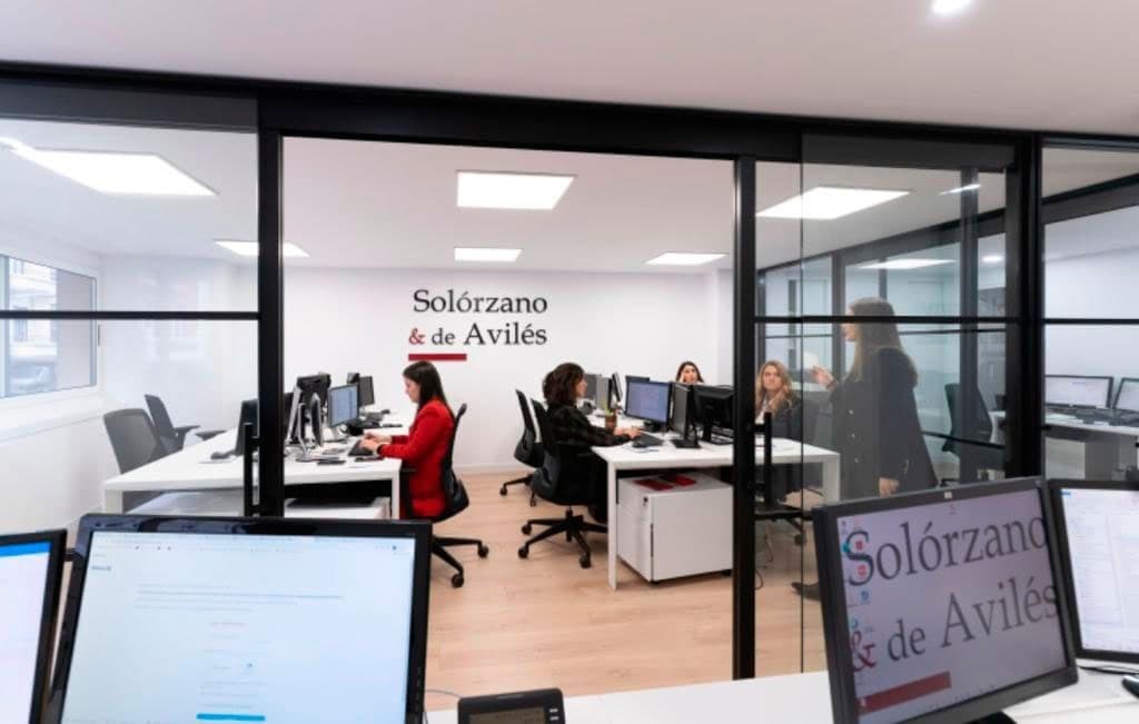 La falta de transparencia y el "efecto bola de nieve" de la deuda revolving: ¿Por qué la deuda parece "infinita"? ¿Qué es el anatocismo?