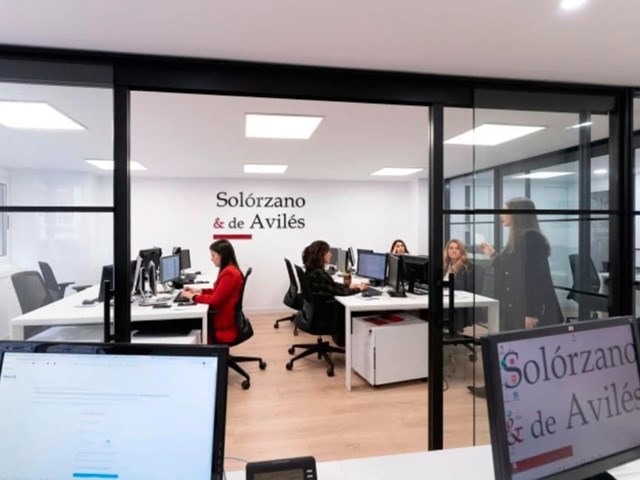 La falta de transparencia y el "efecto bola de nieve" de la deuda revolving: ¿Por qué la deuda parece "infinita"? ¿Qué es el anatocismo?