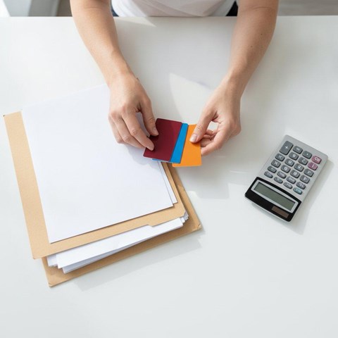 Pon fin a los intereses: reclamación de tarjetas Cofidis, Cetelem y Bankinter en León - Imagen 1
